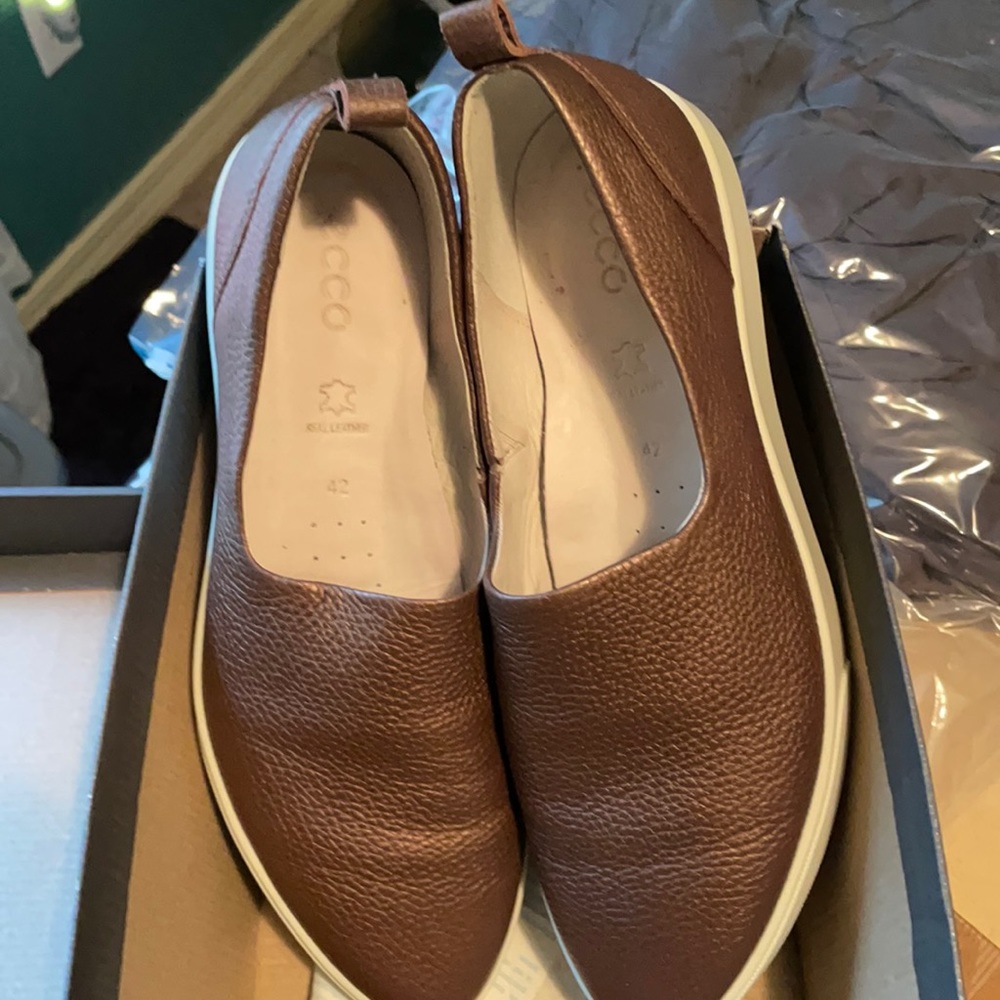 Slip on sneakers ,wine color, wore once